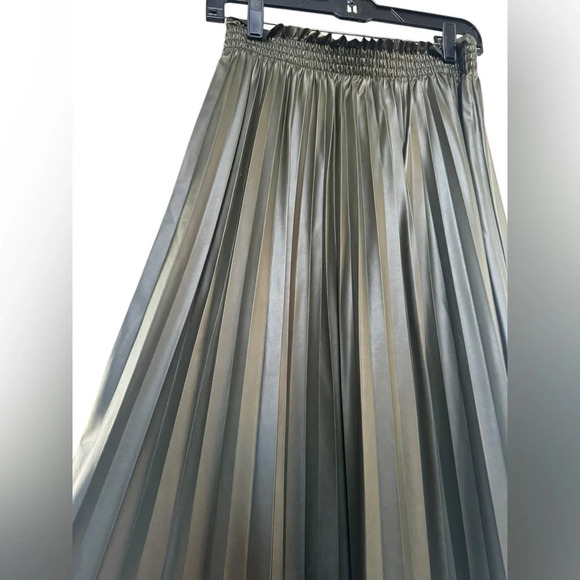 NWOT Grey Collective Olive Pleated Skirt Size Small - Picture 2 of 7